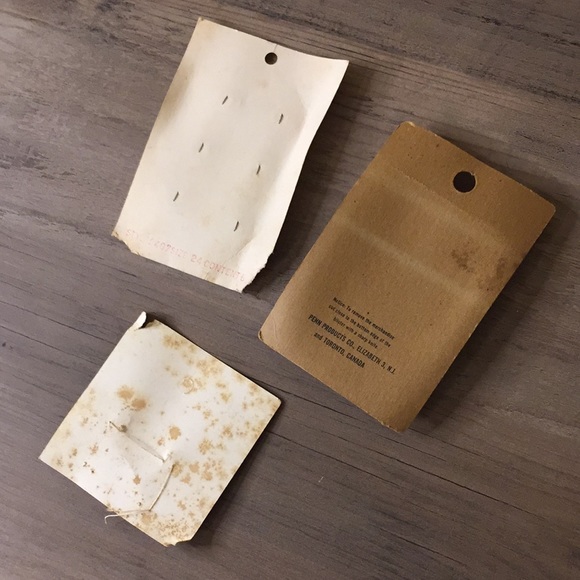 Vintage New Buttons On Original Cards Various Brands - Picture 6 of 10